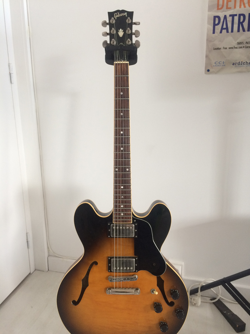 Gibson_ES_335_location