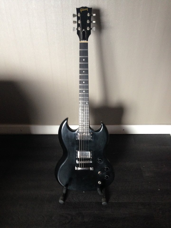 Gibson_SG_noire_location