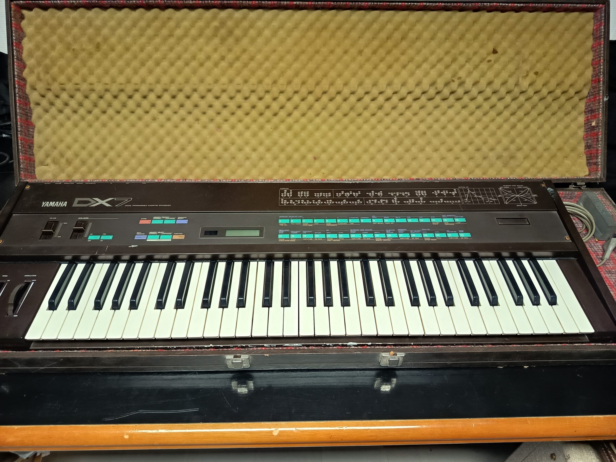 Synthétiseur_Yamaha_DX7_à_vendre